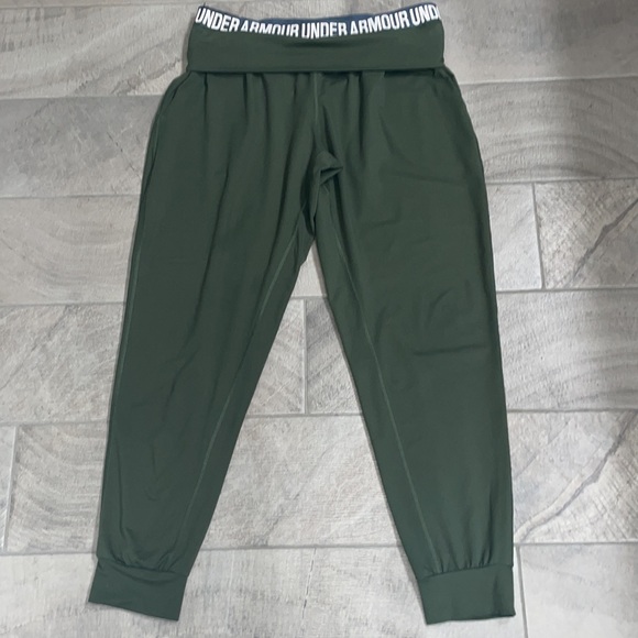 Under Armour Loose Fit AllSeason Gear Joggers, Women’s Size L - Picture 2 of 6